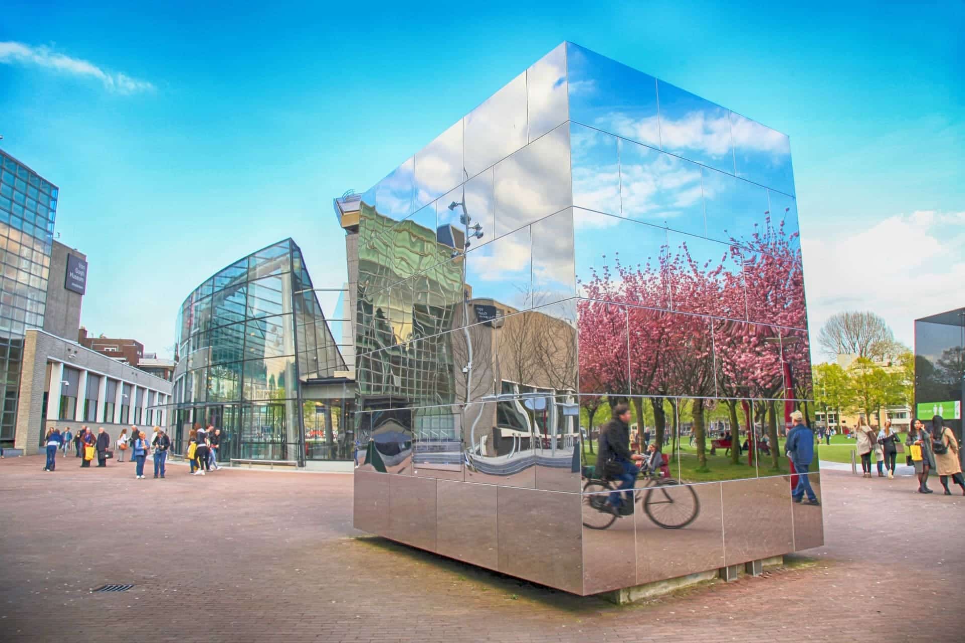 van gogh museum reflection cube
